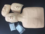 Einfache Herz-Lungen-Wiederbelebung simuliertes Männchen für die Ausbildung